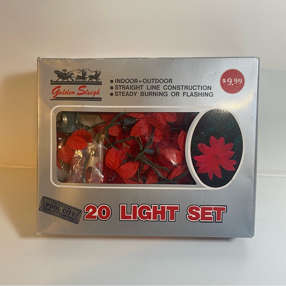 Vintage Golden Sleigh Poinsettia Indoor Outdoor String Light Holiday Garland